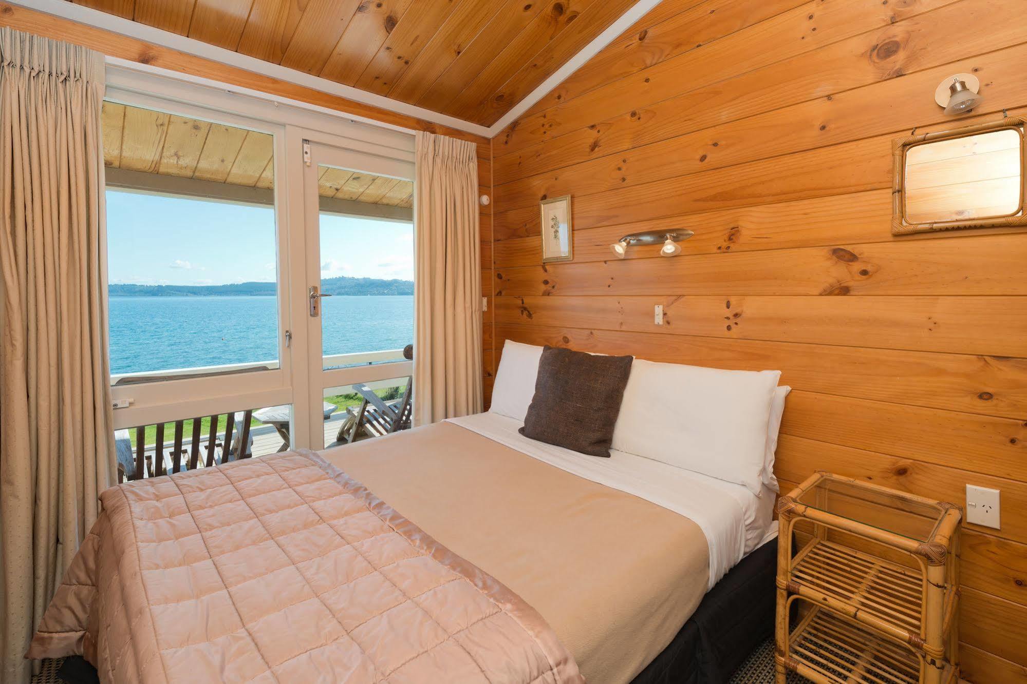 Oasis Beach Motel Lac Lac Taupo Extérieur photo