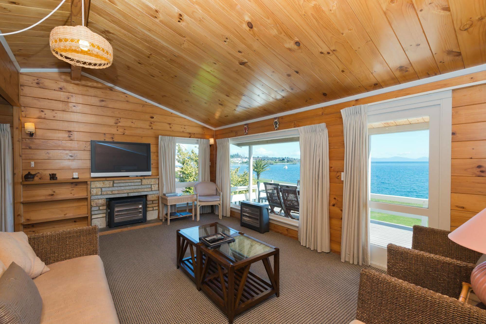 Oasis Beach Motel Lac Lac Taupo Extérieur photo